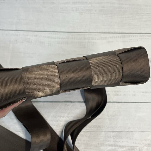 Harveys Seatbelt Purse Crossbody Bag Brown Chestnut Expresso 10"x10" Zip Closure - Picture 8 of 16